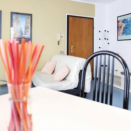 Apartman Charming 3-bedroom In With Free Parking