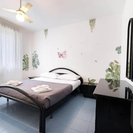 Apartman Charming 3-bedroom In With Free Parking *