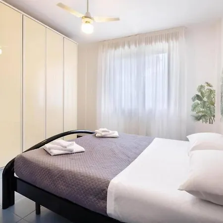 Apartman Charming 3-bedroom In With Free Parking *