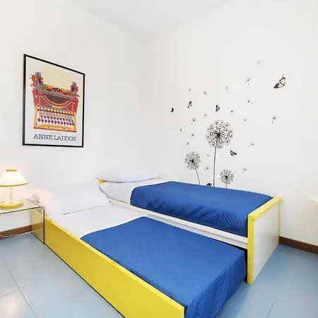 Charming 3-bedroom In With Free Parking Apartman *